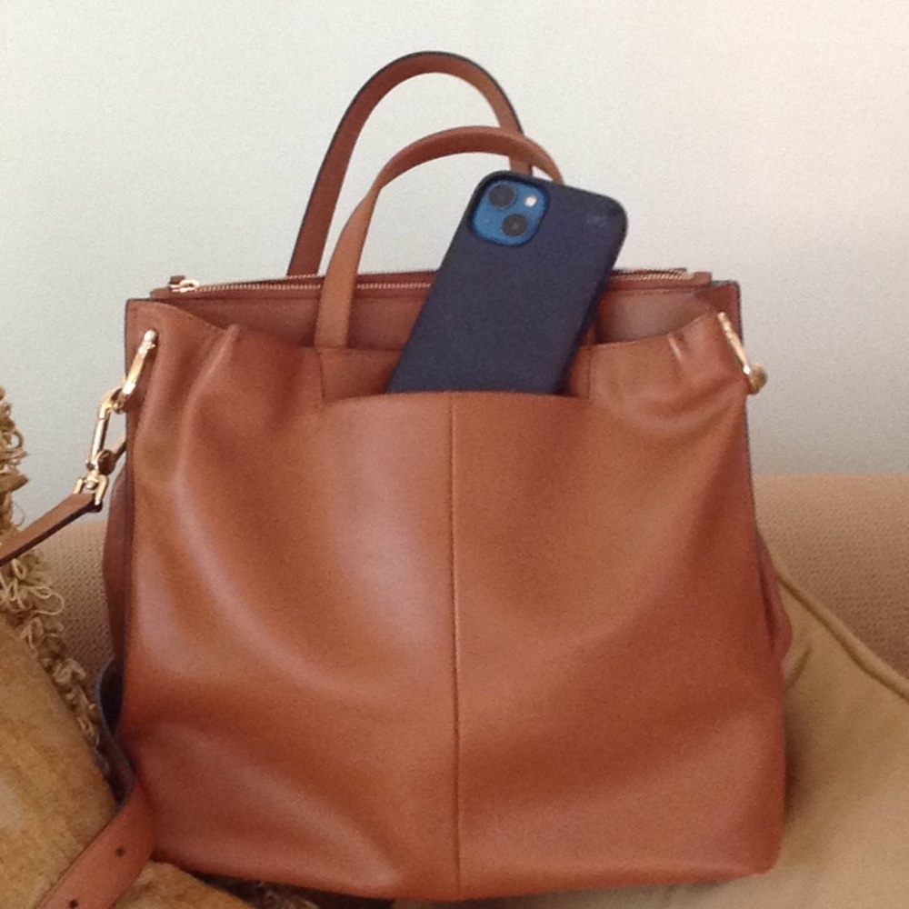 🍂🔴🍂 Cole Haan - Grand Series Leather Bucket Bag - Picture 5 of 11